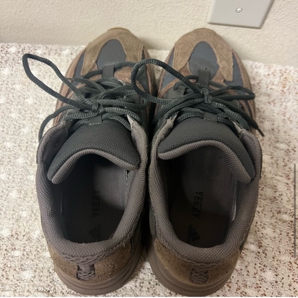 Authentic Adidas Yeezy boost 700 mauve - Picture 6 of 11